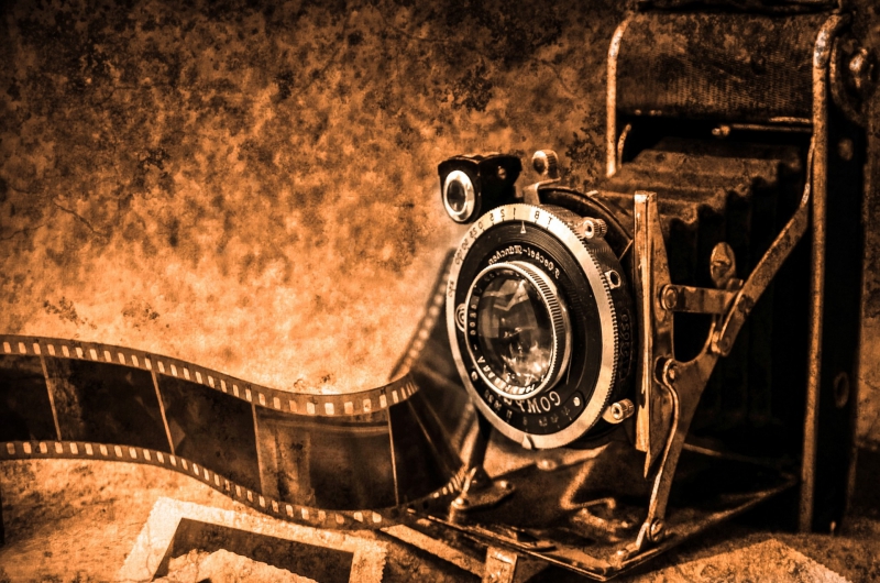 photographe-COLOMARS-min_light-wood-night-camera-photography-vintage-1245236-pxhere.com